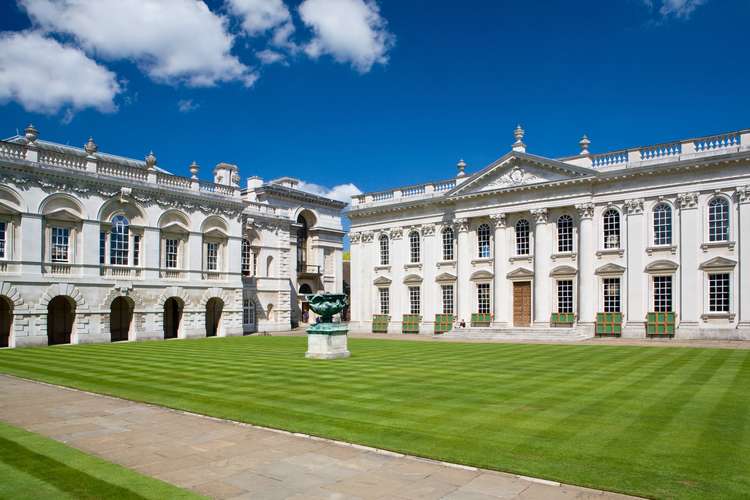 Discover Cambridge with official hop-on hop-off bus tours – Flexible routes, iconic monuments, and panoramic city views 2025