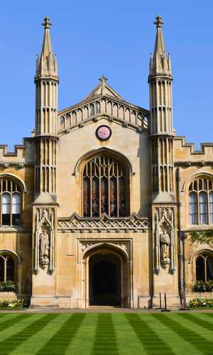 Hop off at Cambridge attractions, museums, and landmarks with a hop-on hop-off bus tour – Convenient stops and sightseeing in 2025